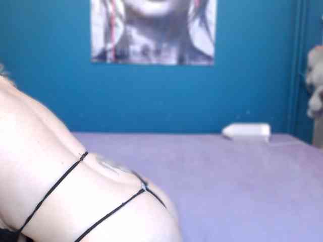 NADINNNE webcam