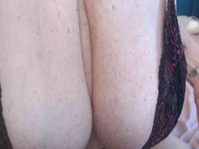 NADINNNE webcam