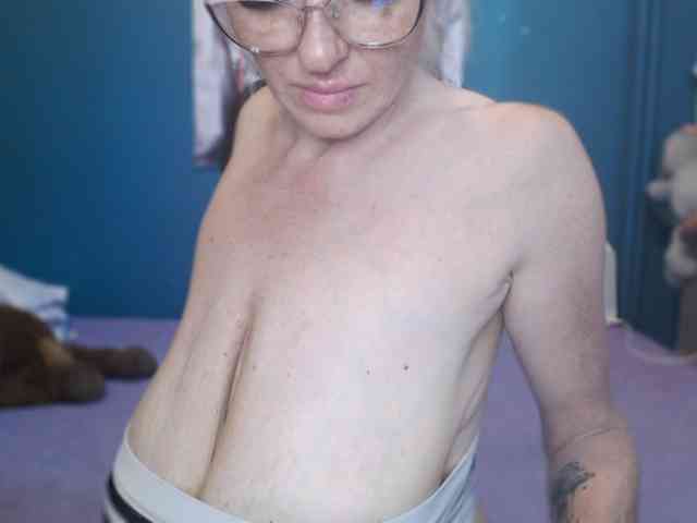 NADINNNE webcam