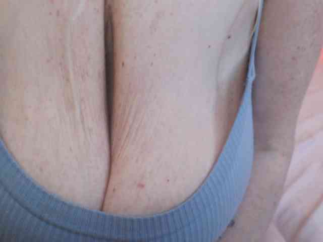 NADINNNE webcam