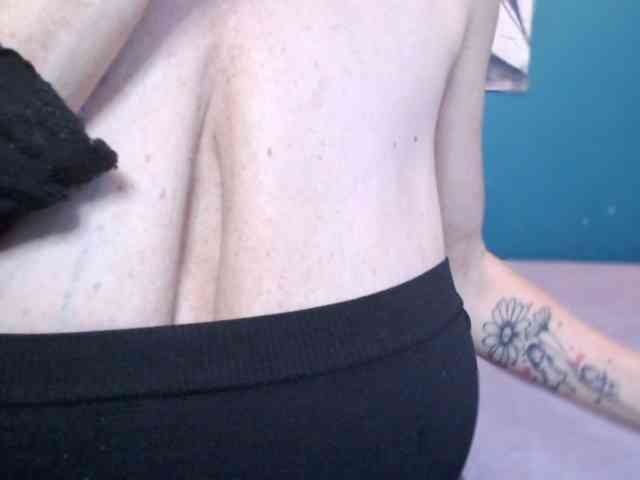 NADINNNE webcam