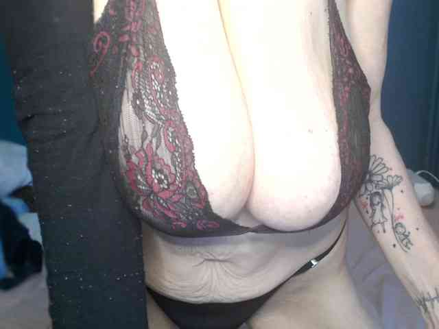 NADINNNE webcam