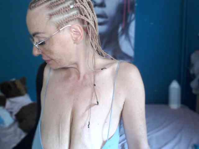 NADINNNE webcam