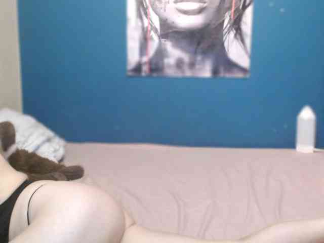 NADINNNE webcam