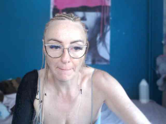 NADINNNE webcam