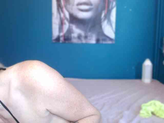 NADINNNE webcam