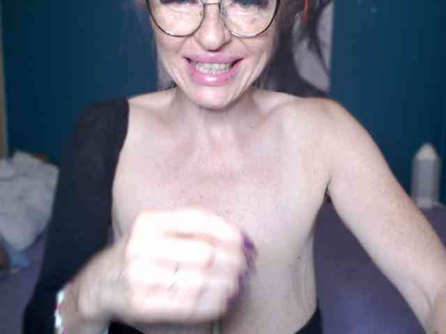 NADINNNE webcam