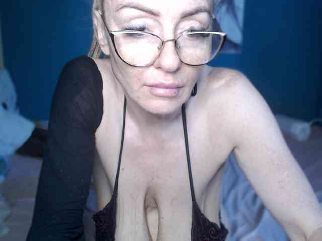 NADINNNE webcam