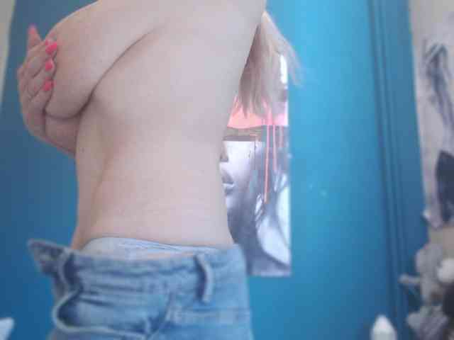NADINNNE webcam