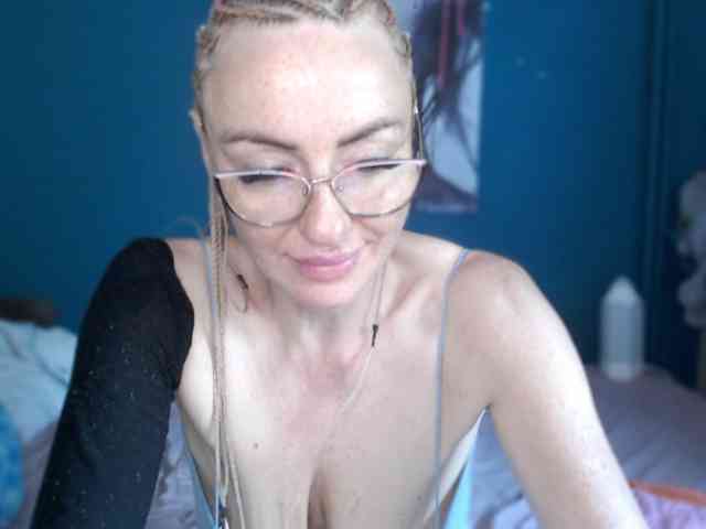 NADINNNE webcam