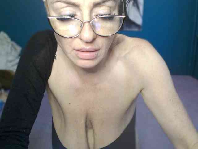 NADINNNE webcam