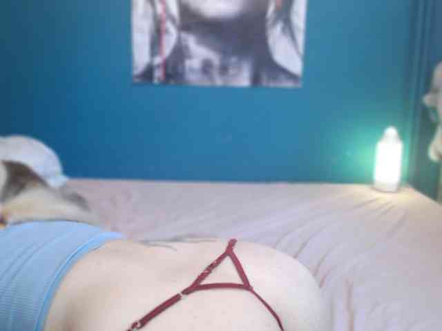 NADINNNE webcam
