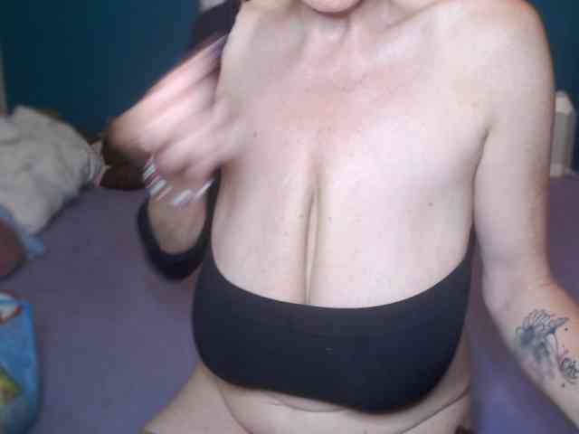 NADINNNE webcam