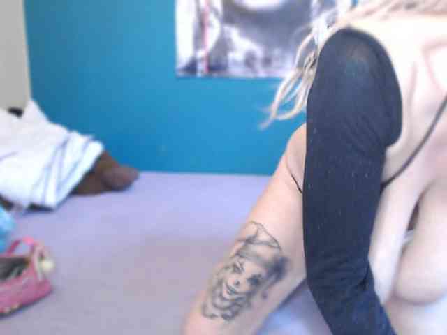NADINNNE webcam