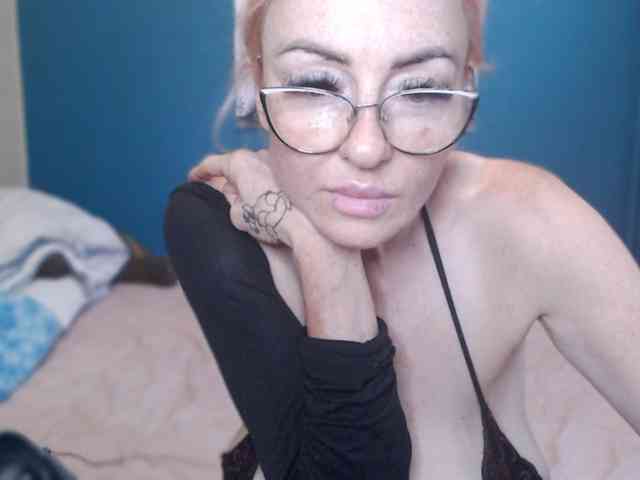 NADINNNE webcam