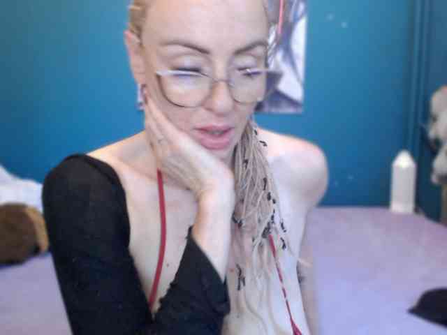 NADINNNE webcam