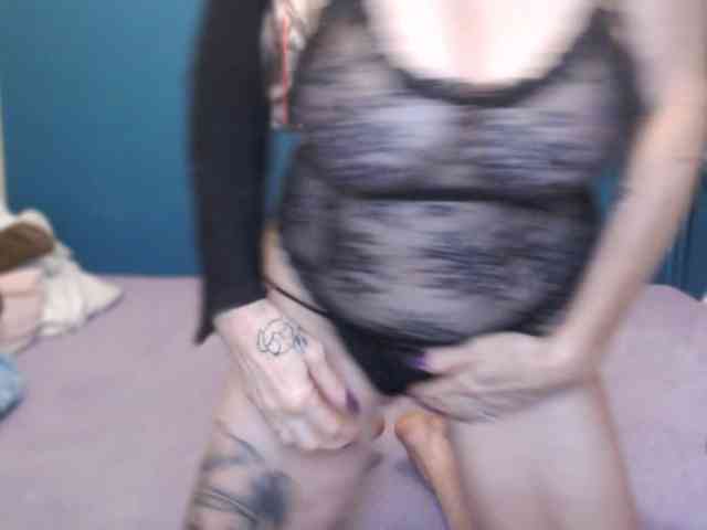 NADINNNE webcam