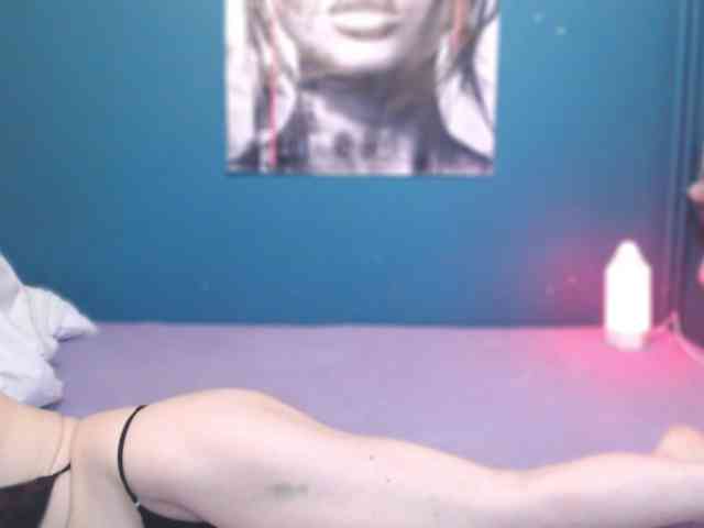 NADINNNE webcam