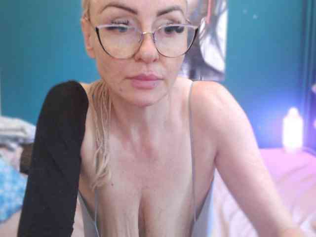 NADINNNE webcam