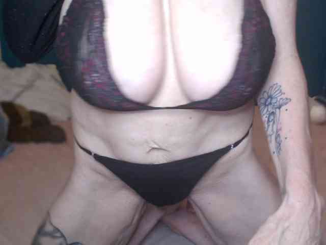 NADINNNE Live Webcam on BongaCams