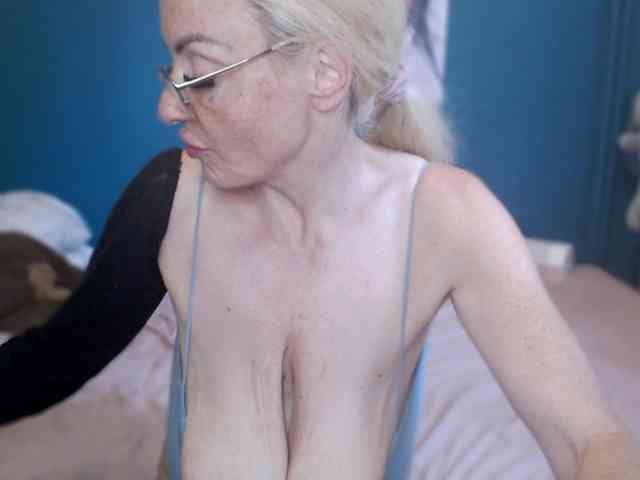 NADINNNE webcam