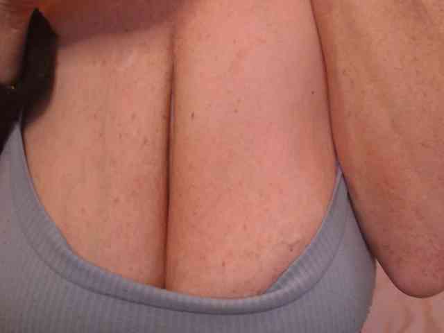 NADINNNE webcam