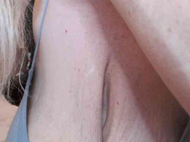 NADINNNE webcam