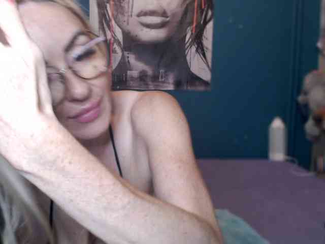 NADINNNE webcam