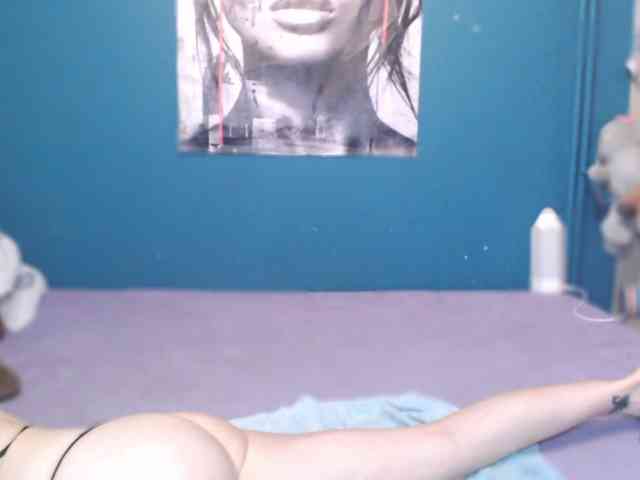 NADINNNE webcam