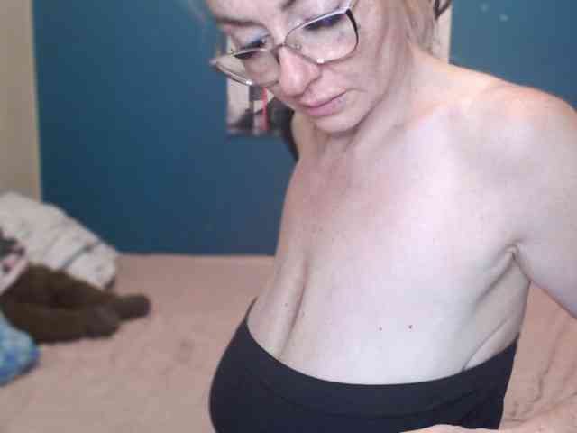 NADINNNE webcam
