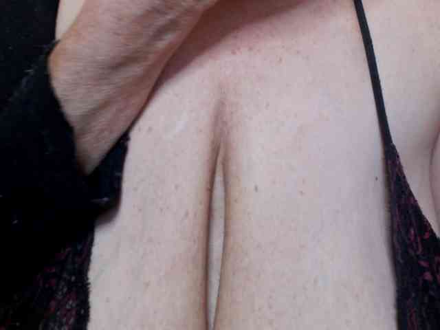 NADINNNE webcam