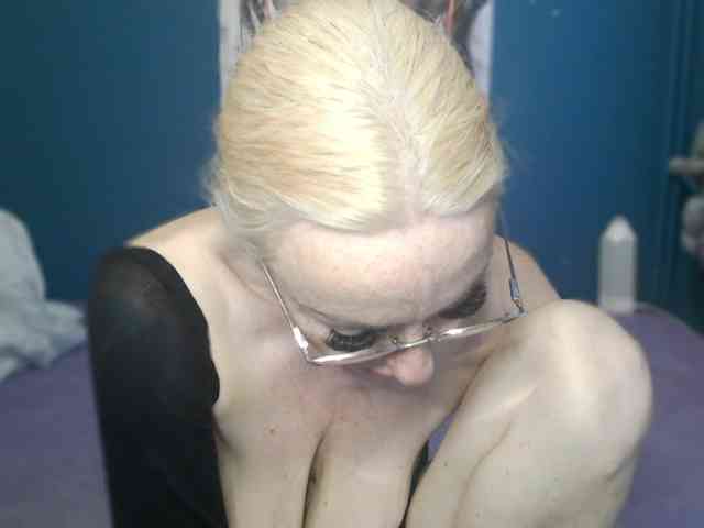 NADINNNE webcam