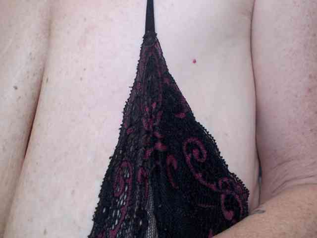 NADINNNE webcam