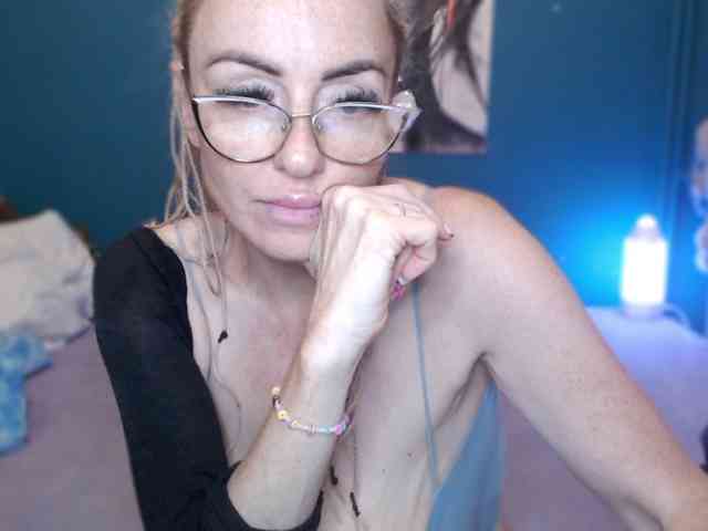 NADINNNE webcam
