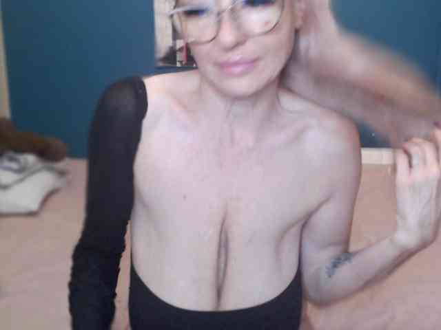 NADINNNE webcam