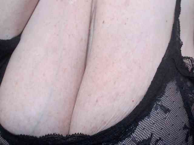 NADINNNE webcam