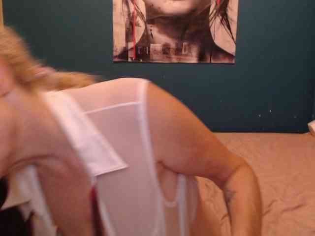 NADINNNE webcam