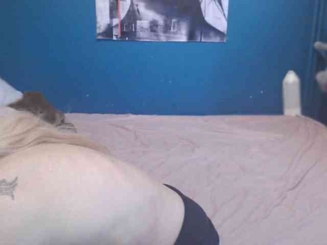 NADINNNE webcam
