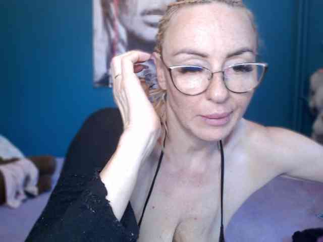NADINNNE webcam