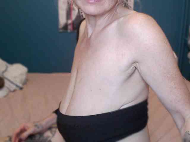 NADINNNE webcam