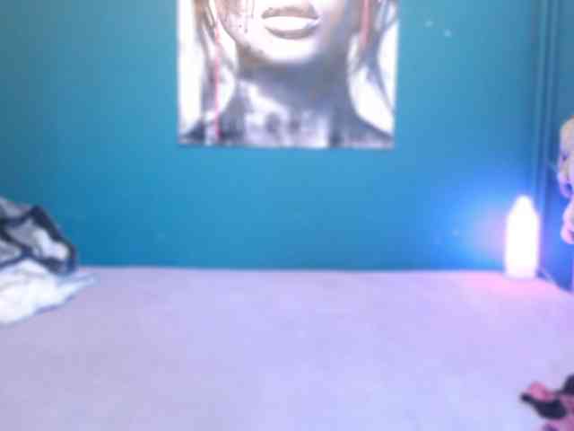 NADINNNE webcam