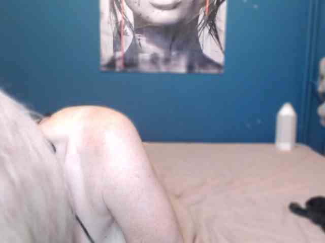 NADINNNE webcam