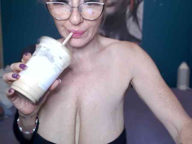 NADINNNE webcam