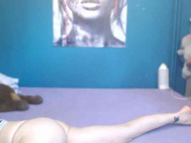 NADINNNE webcam