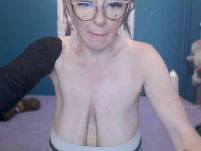 NADINNNE webcam