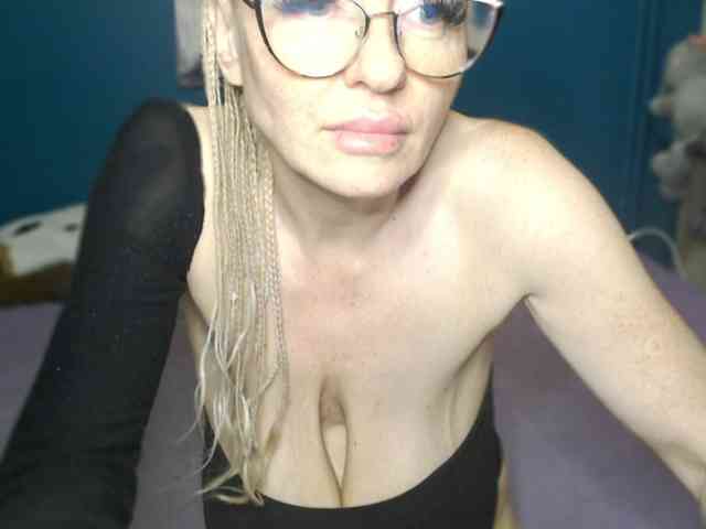 NADINNNE Live Webcam on BongaCams