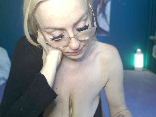 NADINNNE webcam