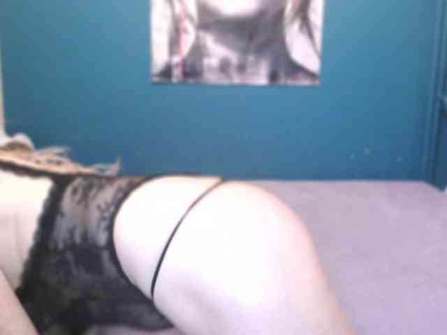 NADINNNE webcam