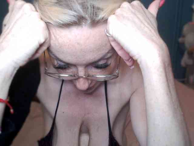 NADINNNE webcam