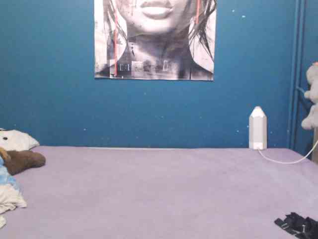 NADINNNE webcam